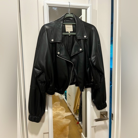 AVEC LES FILLES Black Faux Leather Bomber Cropped Jacket L/XL - Picture 2 of 6